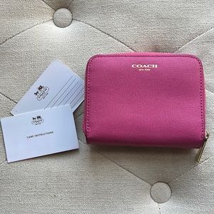 Coach Pink Saffiano leather Wallet GREAT CONDITION, AUTHENTIC, gold hardware